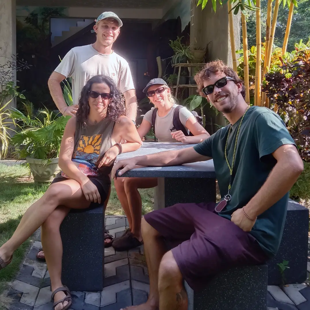 Happy guests at Samara Guest Inn in Wellawaya