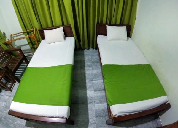 Budget Twin Room - Photo 3