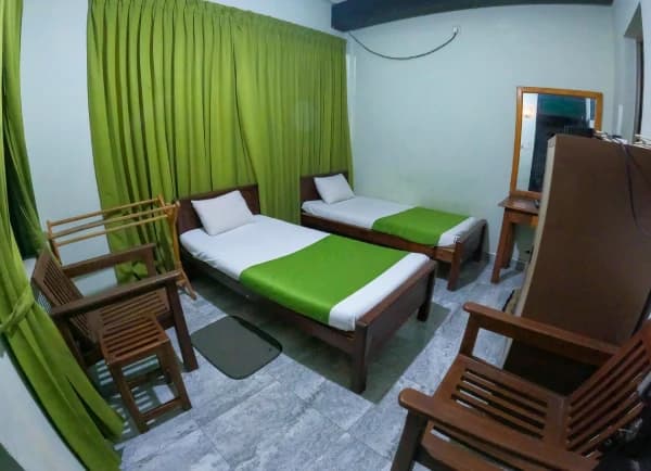 Budget Twin Room - Photo 5